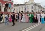 В Калуге прошло шествие выпускников 2025