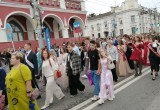 В Калуге прошло шествие выпускников 2025