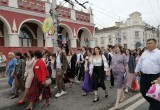 В Калуге прошло шествие выпускников 2025