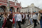 В Калуге прошло шествие выпускников 2025