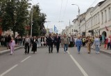 В Калуге прошло шествие выпускников 2025