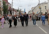В Калуге прошло шествие выпускников 2025