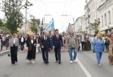 В Калуге прошло шествие выпускников 2025