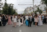 В Калуге прошло шествие выпускников 2025