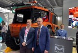 Владислав Шапша работает на промышленной выставке "ИННОПРОМ-2025" в Екатеринбурге