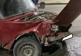 "Пятёрка" врезалась в припаркованную "Тойоту" в центре Калуги