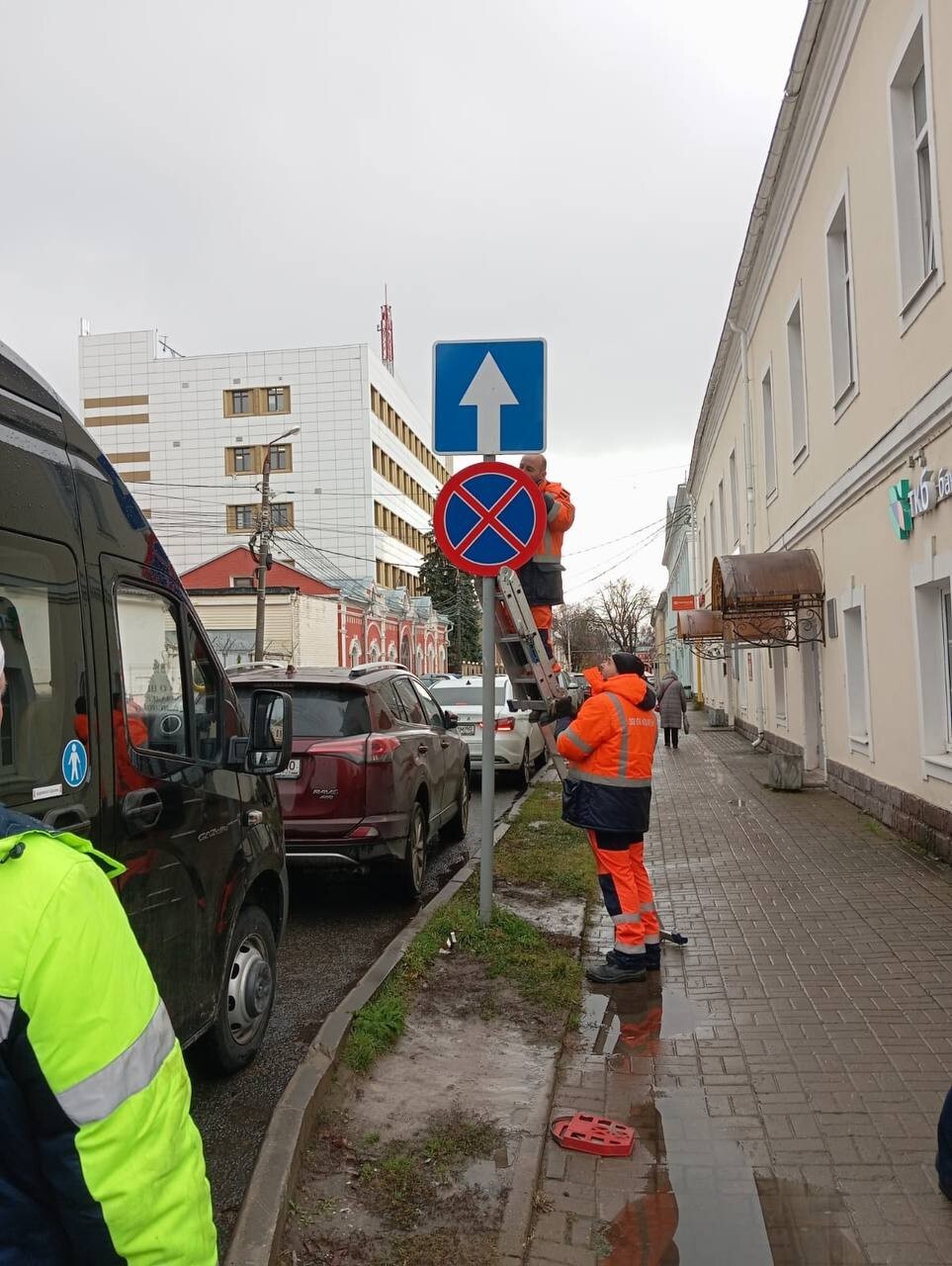 На Кропоткина повесили знаки об одностороннем движении На Кропоткина повесили знаки об одностороннем движении