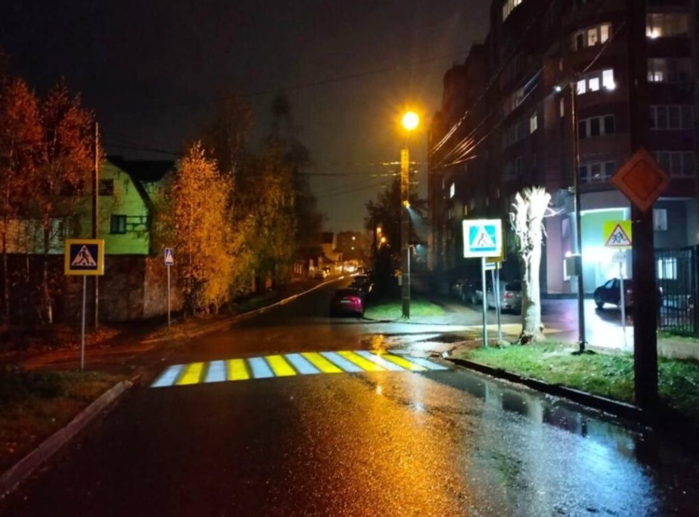 В Калуге новые  В Калуге новые "световые зебры" появились на пути к школам и детсадам