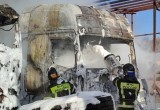 Два грузовика сгорели на стоянке у Калужского шоссе