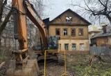 В Калуге сносят аварийный дом № 16 на улице Дарвина