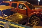 Nissan врезался в стоявший на дамбе ВАЗ и травмировал 21-летнего парня