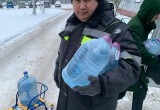Водоканал начал раздавать бутылки с водой на севере Калуги