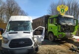 Водитель и 7 пассажиров микроавтобуса пострадали в ДТП с грузовиком
