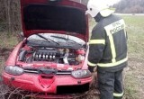 Alfa Romeo слетела с трассы и врезалась в дерево
