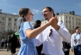 В Калуге прошла акция "Вальс Победы"