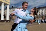 В Калуге прошла акция "Вальс Победы"