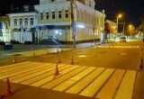 В Калуге по ночам наносят разметку на пешеходных переходах