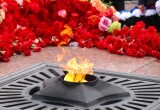 Глава Калуги Дмитрий Денисов принял участие в церемонии на площади Победы 9 мая 