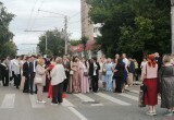 В Калуге прошло шествие выпускников 2026