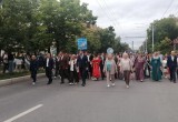 В Калуге прошло шествие выпускников 2026