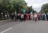 В Калуге прошло шествие выпускников 2026