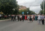 В Калуге прошло шествие выпускников 2026