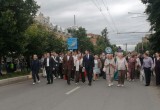 В Калуге прошло шествие выпускников 2026