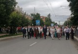 В Калуге прошло шествие выпускников 2026
