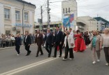 В Калуге прошло шествие выпускников 2026