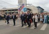 В Калуге прошло шествие выпускников 2026
