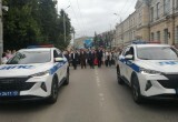 В Калуге прошло шествие выпускников 2026