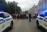 В Калуге прошло шествие выпускников 2026
