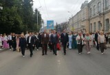 В Калуге прошло шествие выпускников 2026
