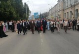 В Калуге прошло шествие выпускников 2026