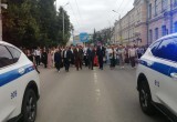 В Калуге прошло шествие выпускников 2026