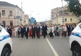 В Калуге прошло шествие выпускников 2026