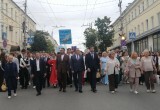 В Калуге прошло шествие выпускников 2026