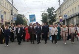 В Калуге прошло шествие выпускников 2026