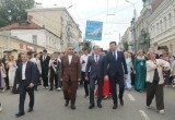 В Калуге прошло шествие выпускников 2026