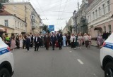 В Калуге прошло шествие выпускников 2026