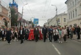В Калуге прошло шествие выпускников 2026