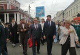 В Калуге прошло шествие выпускников 2026