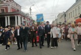 В Калуге прошло шествие выпускников 2026