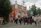 В Калуге прошло шествие выпускников 2026