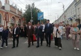 В Калуге прошло шествие выпускников 2026