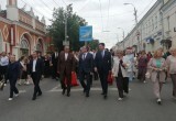В Калуге прошло шествие выпускников 2026