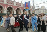 В Калуге прошло шествие выпускников 2026