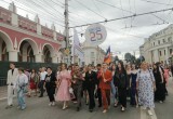 В Калуге прошло шествие выпускников 2026