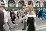 В Калуге прошло шествие выпускников 2026