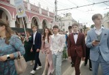 В Калуге прошло шествие выпускников 2026